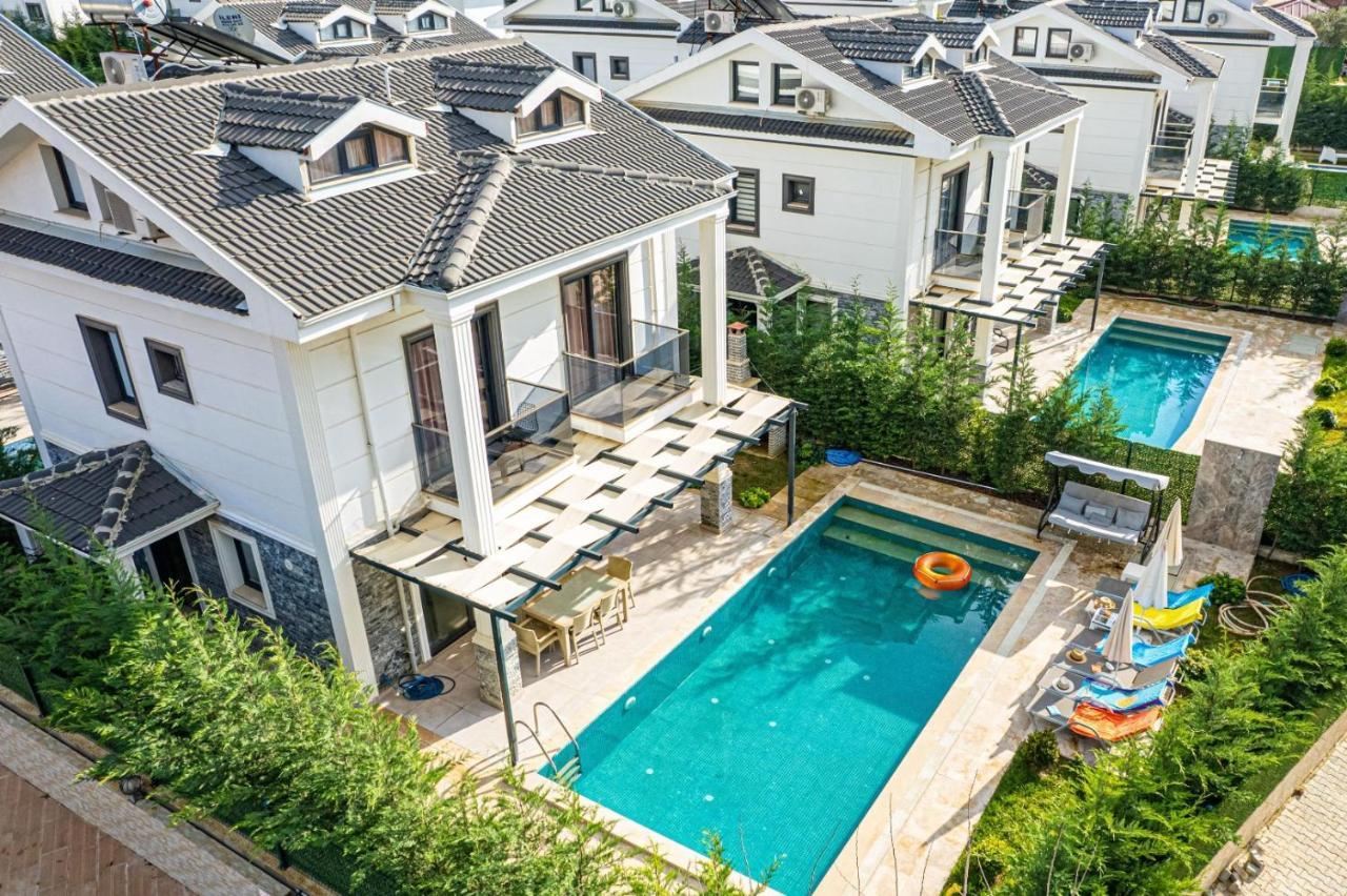 4 Bedroom Holiday Villa In Hisaroenue Oeluedeniz- Gold Rose Fethiye Exterior photo