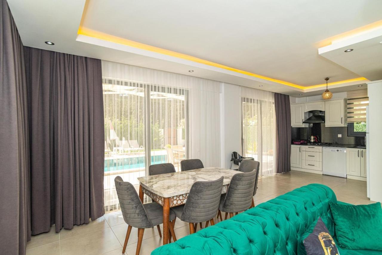 4 Bedroom Holiday Villa In Hisaroenue Oeluedeniz- Gold Rose Fethiye Exterior photo