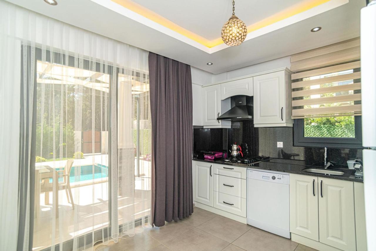 4 Bedroom Holiday Villa In Hisaroenue Oeluedeniz- Gold Rose Fethiye Exterior photo